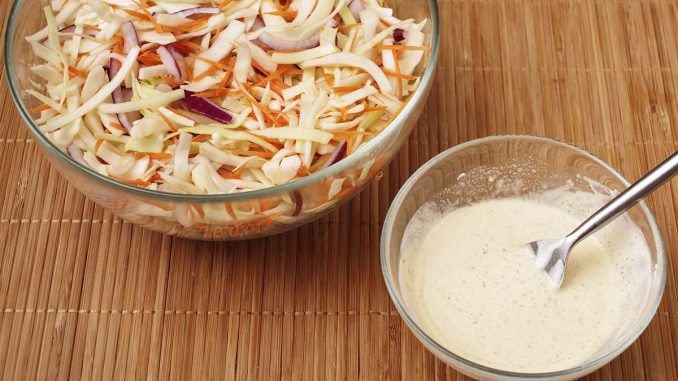 Коул-слоу с изюмом и заправкой из ряженки Коул-слоу с изюмом и заправкой из ряженки