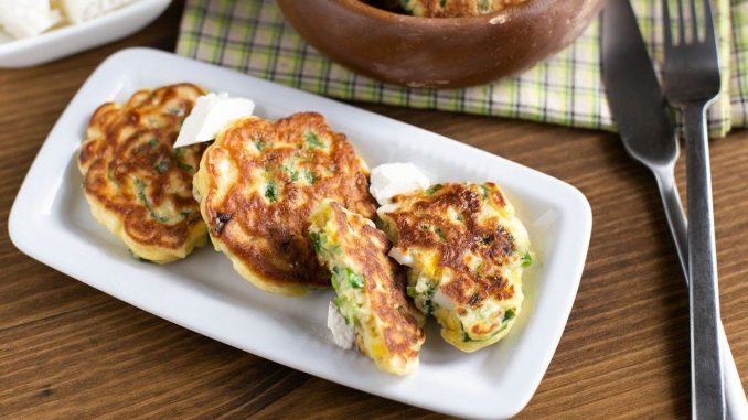 Оладьи с луком и яйцом Оладьи с луком и яйцом