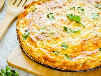 Пирог с картофелем, сыром и зеленью