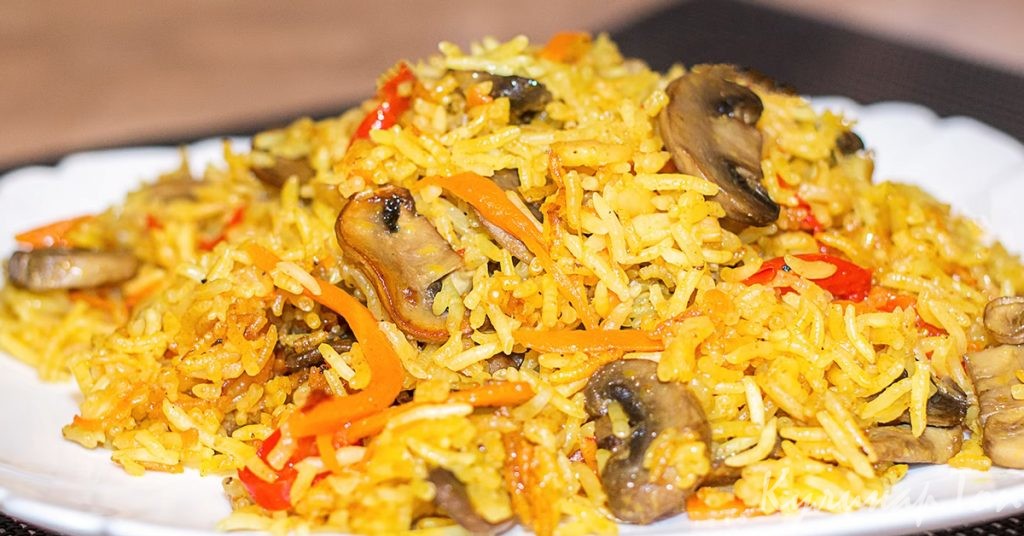 Плов с болгарским перцем и грибами