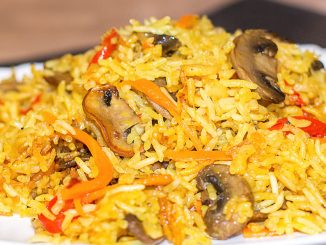 Плов с болгарским перцем и грибами
