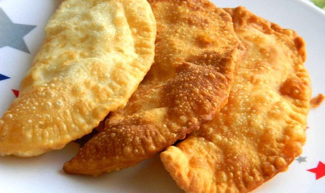 Чебуреки с картофелем и сыром Чебуреки с картофелем и сыром