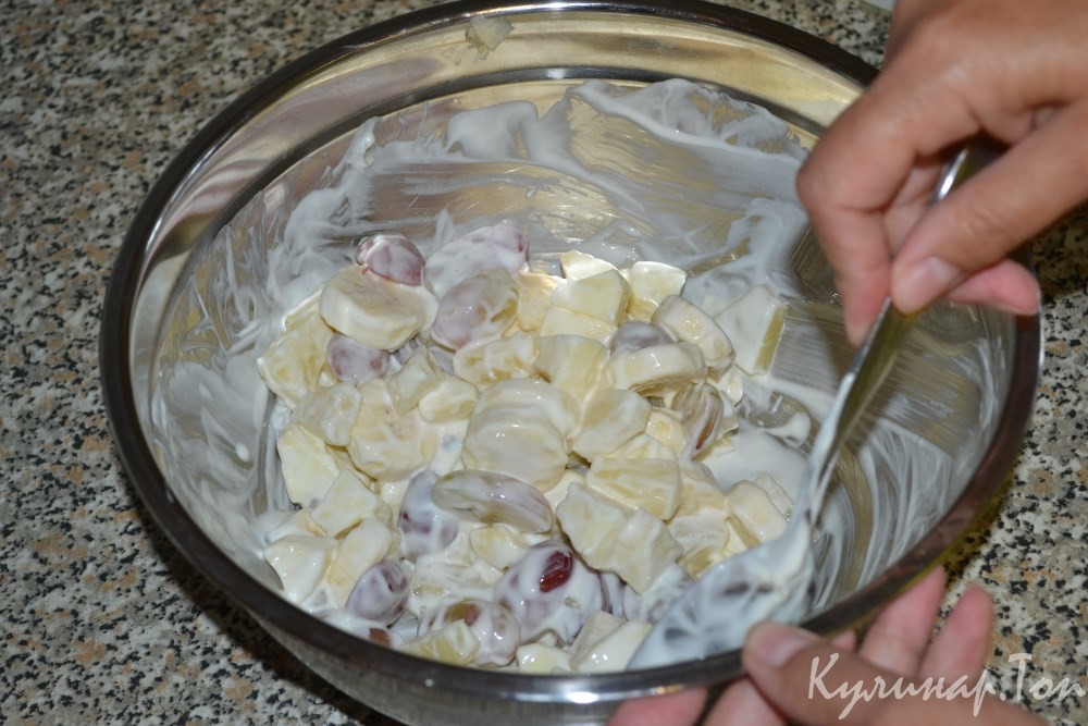 Фруктовый салат с ананасами