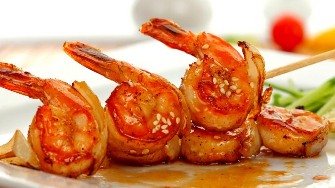 Креветки с гребешками с острым арахисовым соусом Креветки с гребешками с острым арахисовым соусом