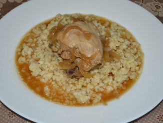 Курица в луковом соусе