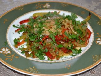 Курица, запеченная со сладким перцем