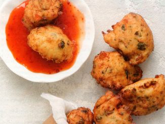 Пончики из заварного теста с мясом краба