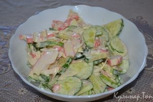 Салат из огурцов с крабовым мясом