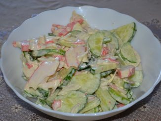 Салат из огурцов с крабовым мясом
