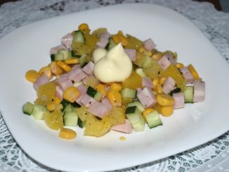 Салат с ананасом и ветчиной
