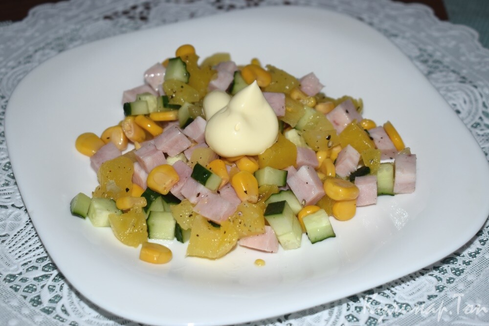 Салат с ананасом и ветчиной
