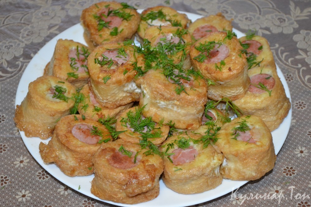 Сосиски с картофельным пюре в вафлях