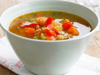 Суп с красным перцем и жареным луком