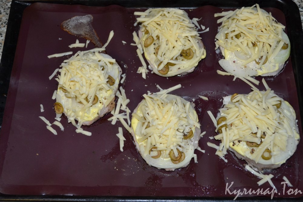 Свинина с луком и оливками