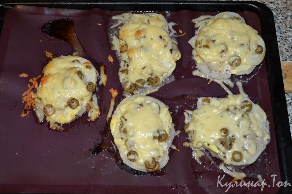 Свинина с луком и оливками