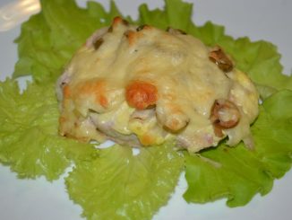 Свинина с луком и оливками