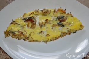 Яичница с луком и базиликом