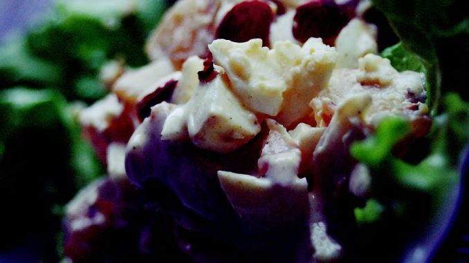 Закуска из ананаса с яйцами и карри Закуска из ананаса с яйцами и карри
