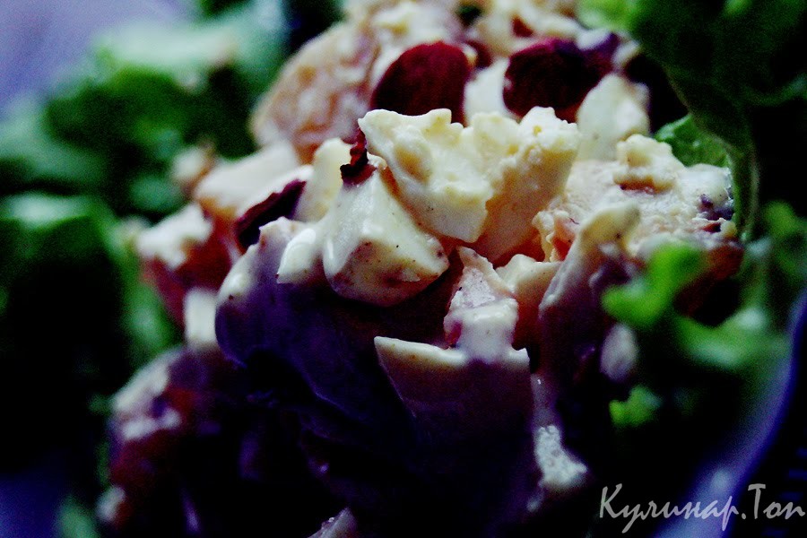 Закуска из ананаса с яйцами и карри