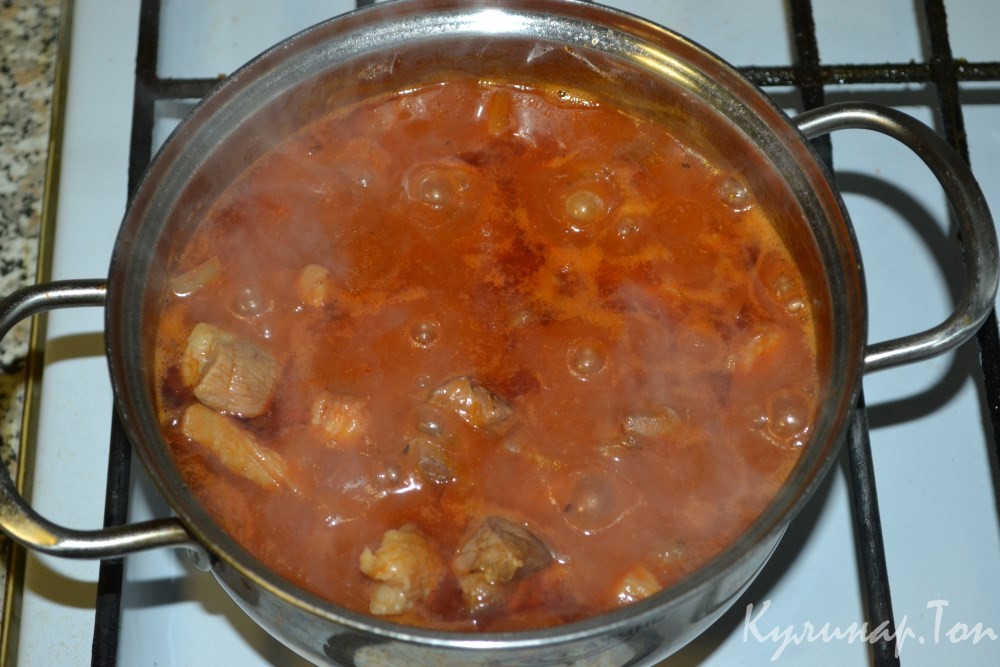Гуляш из баранины с картофельным пюре
