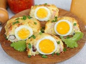 Картофельный рулет с яйцом