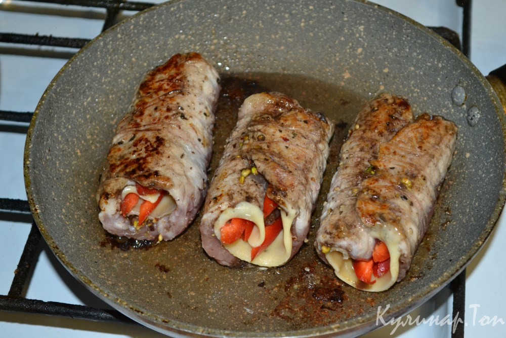 Свиные рулетики с фисташками