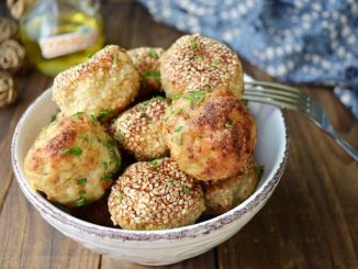 Фрикадельки из фарша и баклажана