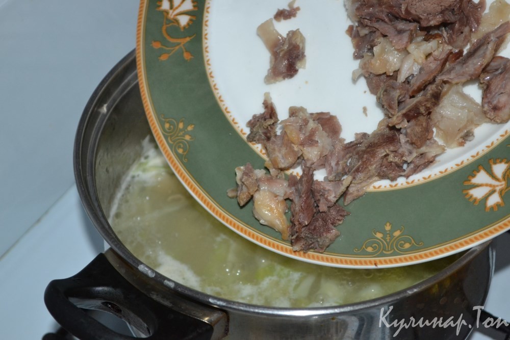 Щи из свежей капусты со свининой