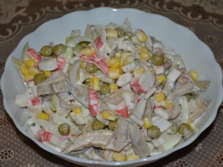 Салат с грибами и крабовыми палочками