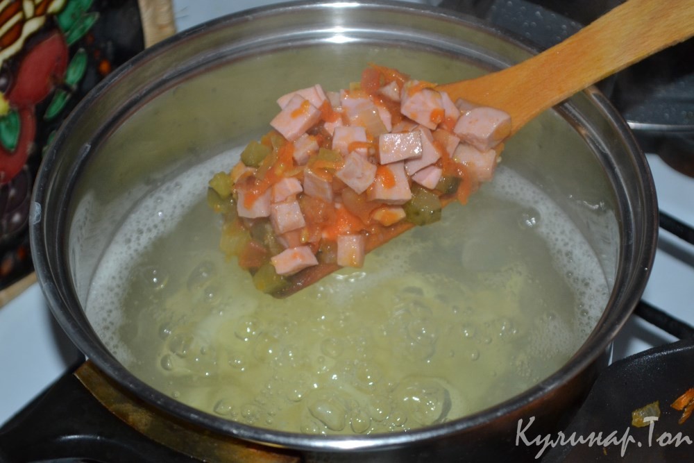 Солянка с вареной и копченой колбаской
