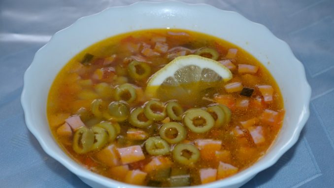 Солянка с вареной и копченой колбаской-13 Солянка с вареной и копченой колбаской