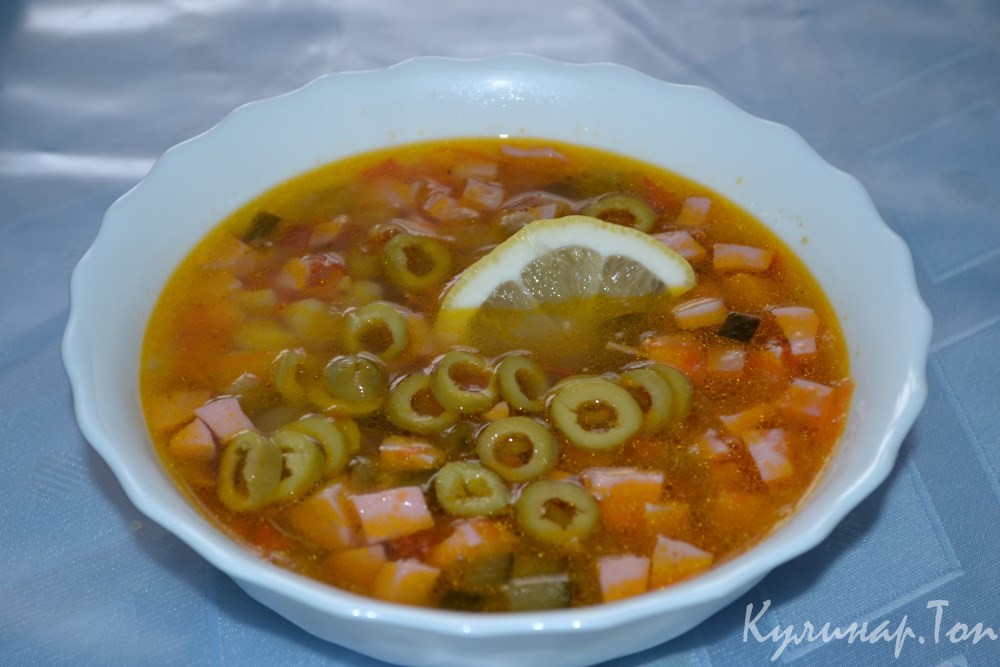 Солянка с вареной и копченой колбаской