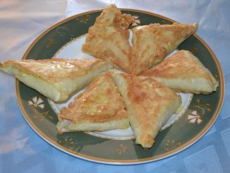 Треугольники из лаваша с колбасой и сыром