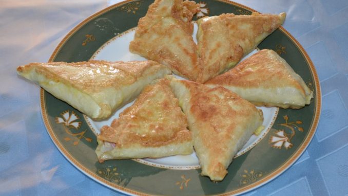 Треугольники из лаваша с колбасой и сыром-11 Треугольники из лаваша с колбасой и сыром