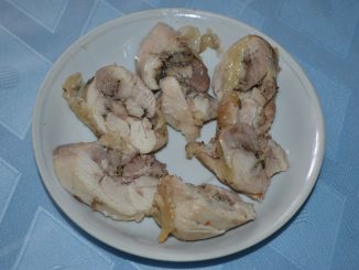 Ароматный рулет из курицы