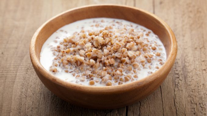 buckwheat groats with milk Гречневая каша на молоке с корицей