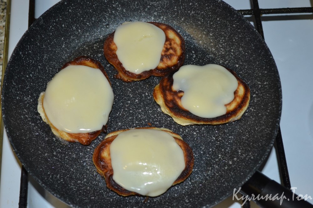 Оладьи с сыром и чесноком