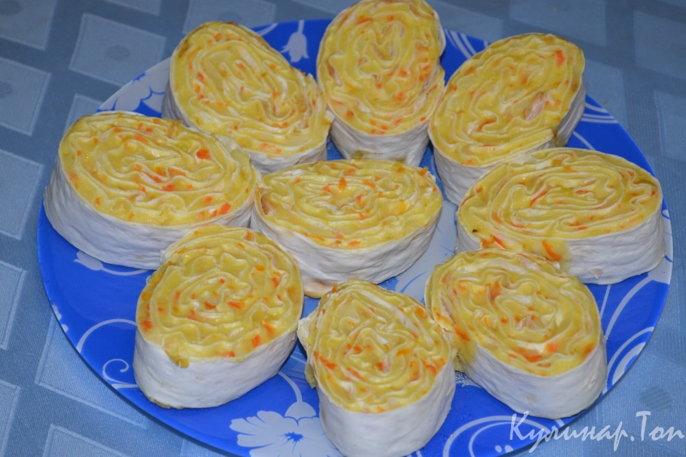 Рулет из лаваша с картошкой, морковью и сыром