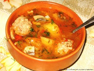 Щи из квашеной капусты с грибами и мясными шариками