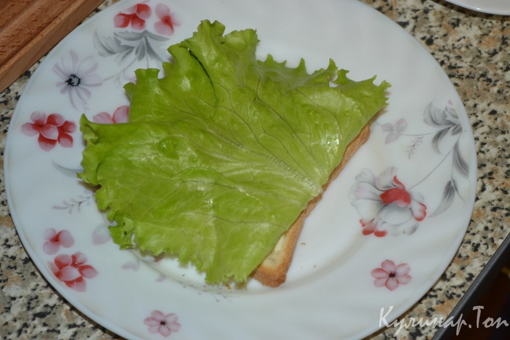 Сэндвичи с жареной колбасой