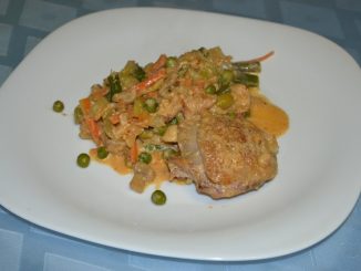 Овощной микс с курицей и грибами