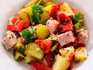 Салат из буженины с солеными огурцами