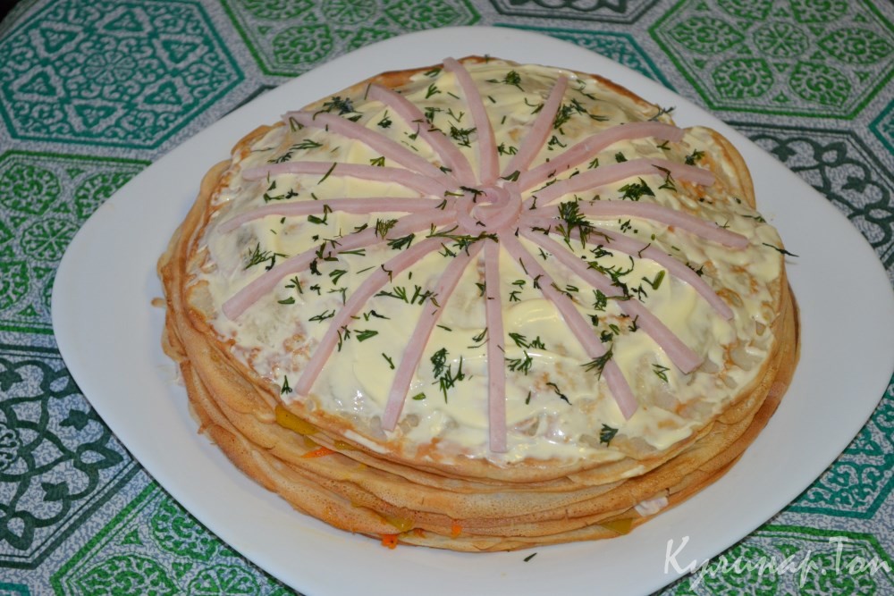 Блинный торт с ветчиной и морковью