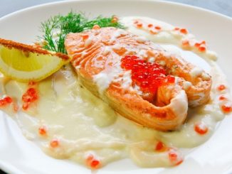 Горбуша с соусом маскарпоне и икрой