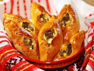Расстегайчики с солеными грибами