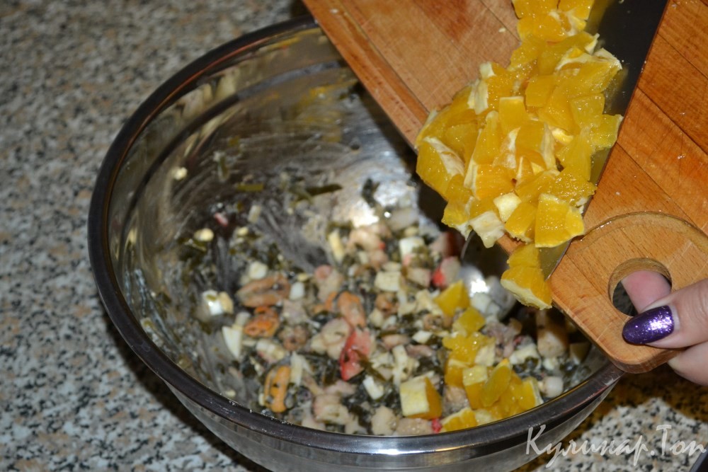 Салат с морепродуктами и морской капустой
