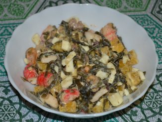 Салат с морепродуктами и морской капустой