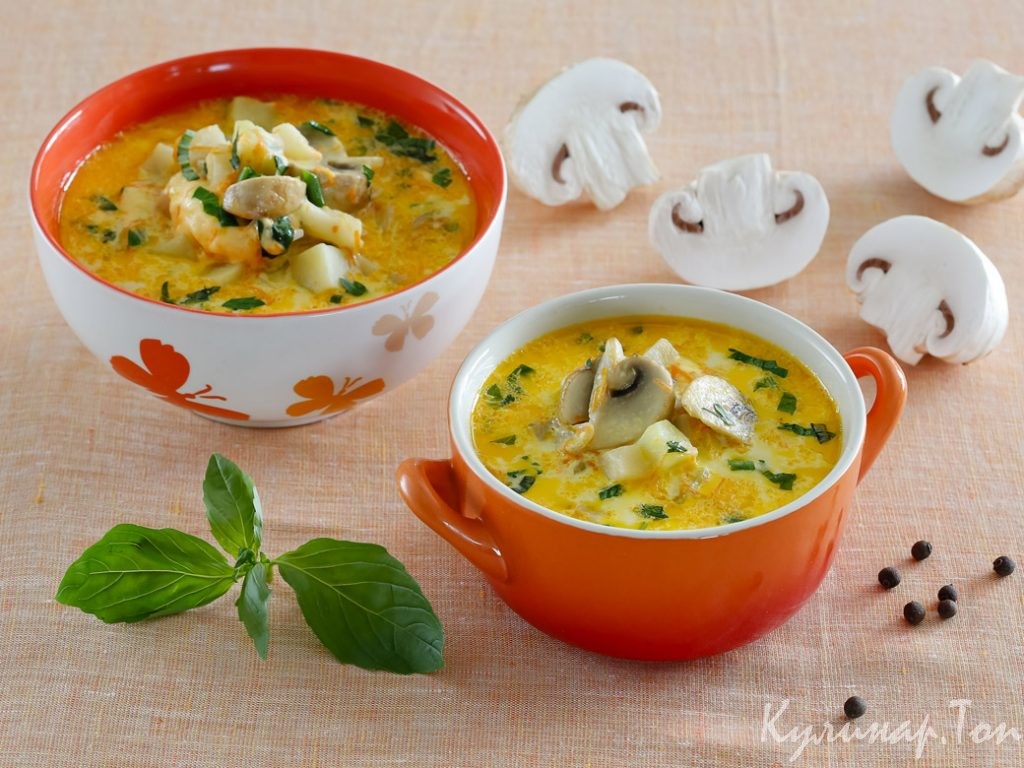 Суп из сырка с шампиньонами и куркумой