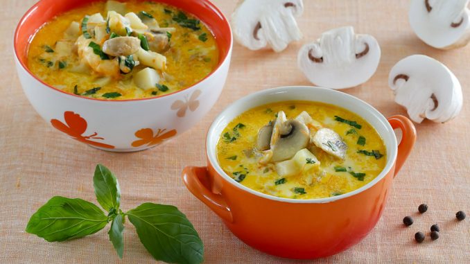 Суп из сырка с шампиньонами и куркумой Суп из сырка с шампиньонами и куркумой