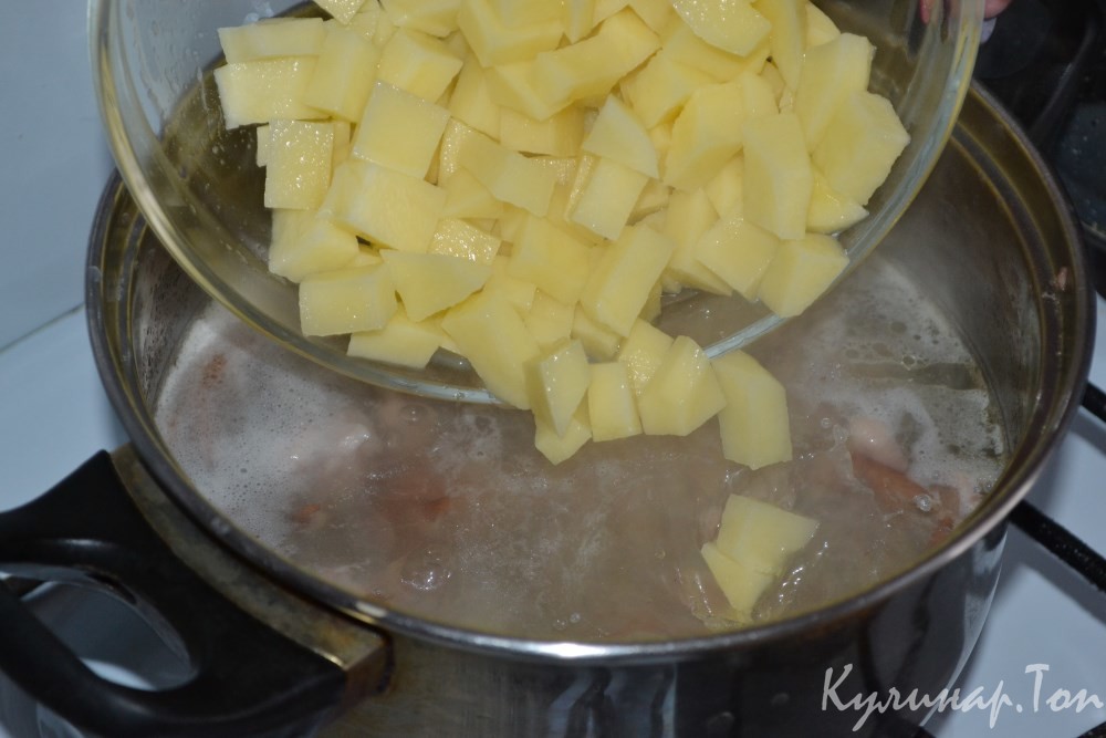 Супчик с копченостями и сыром